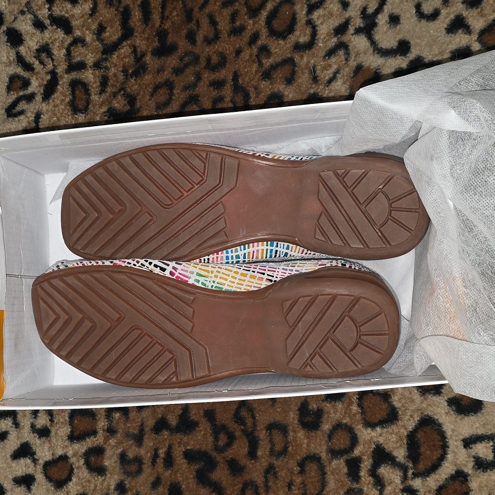 bernie mev. Women's Colorful Woven Flats - Picture 4 of 6